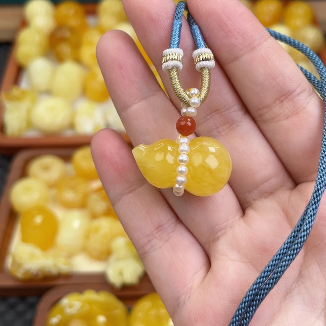 未镶嵌吊坠(赠链)蜜蜡