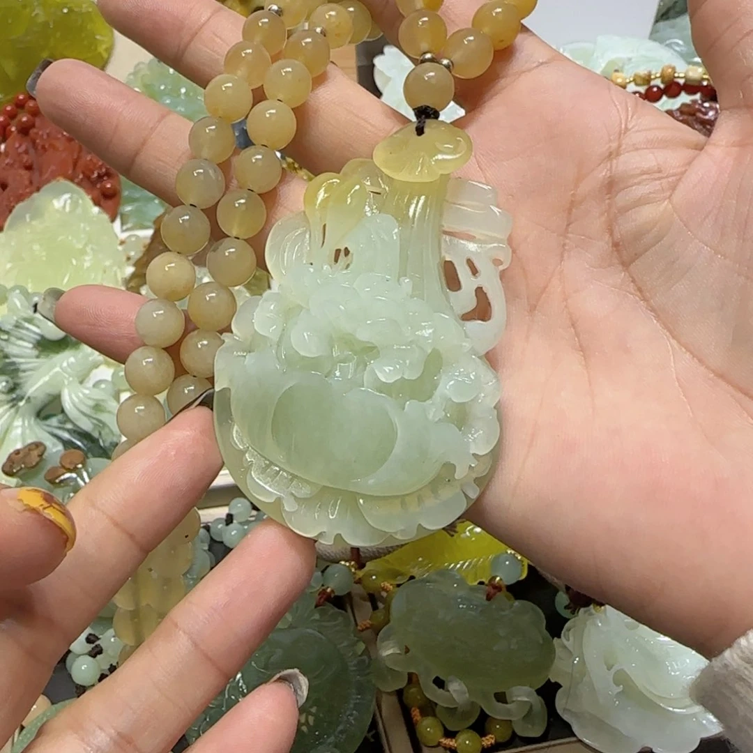 未镶嵌蛇纹石玉吊坠