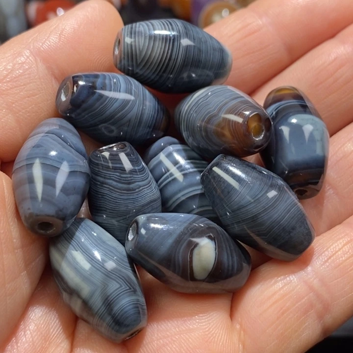 人***了玛瑙/玉髓未镶嵌挂件