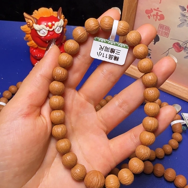 天***情猴头核桃手串凤羽