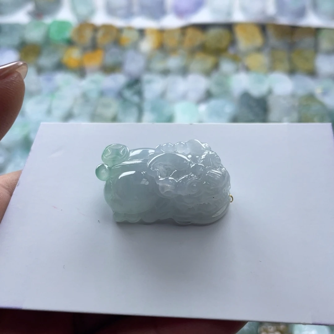 翡翠未镶嵌颈饰貔貅