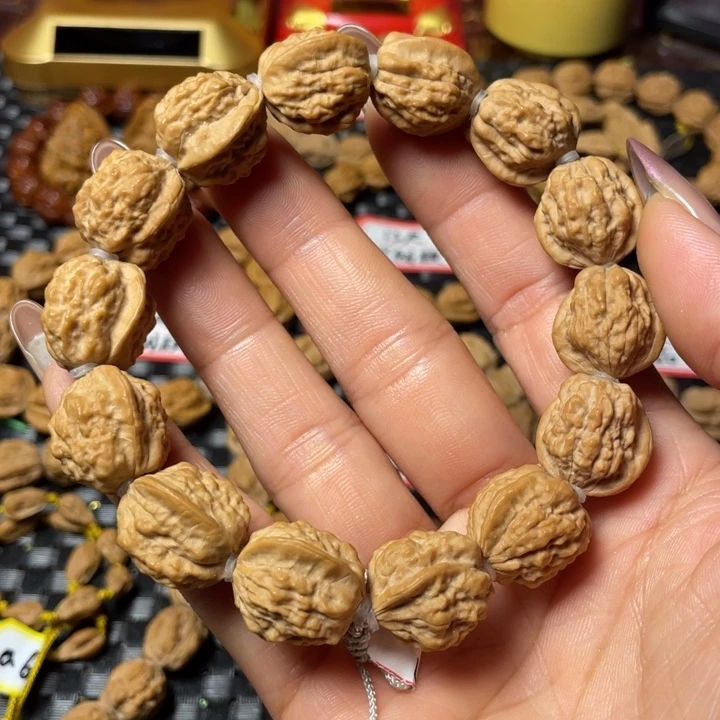 人***。核桃嵩山蛤蟆头手串儿