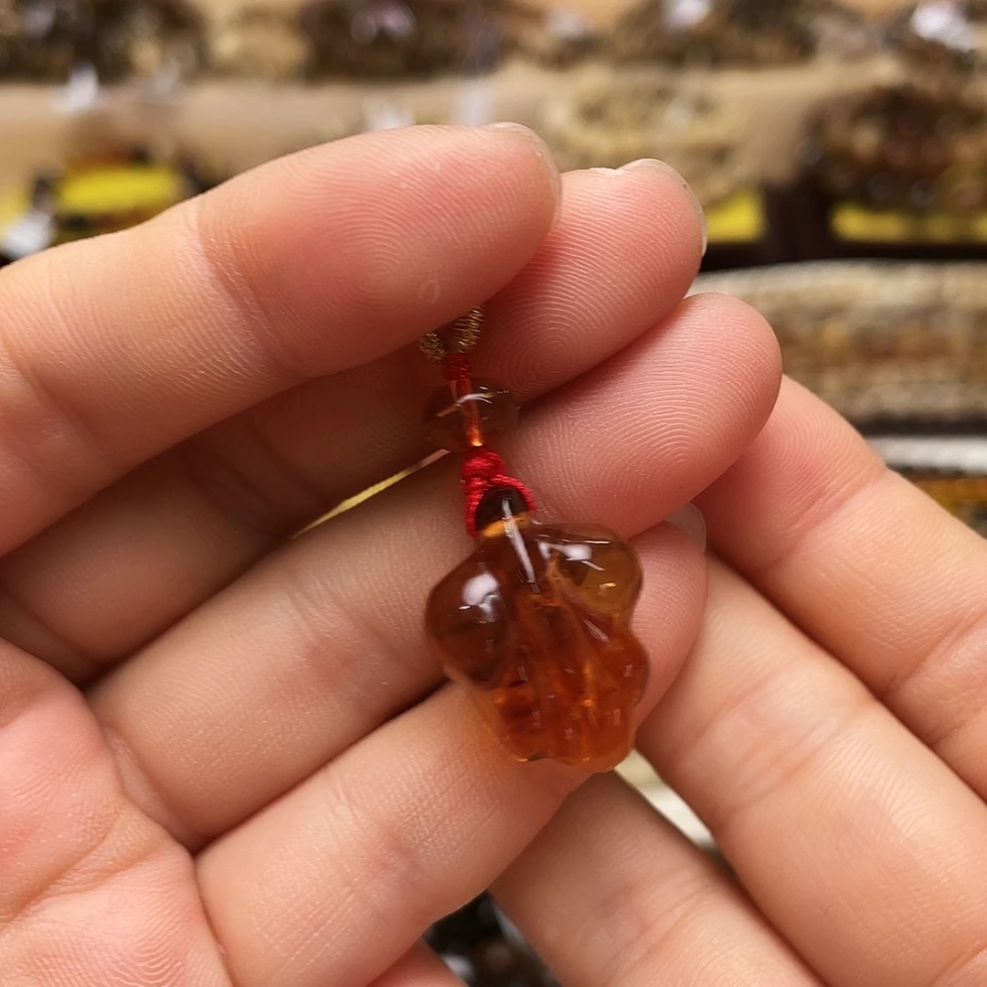 未镶嵌颈饰琥珀大