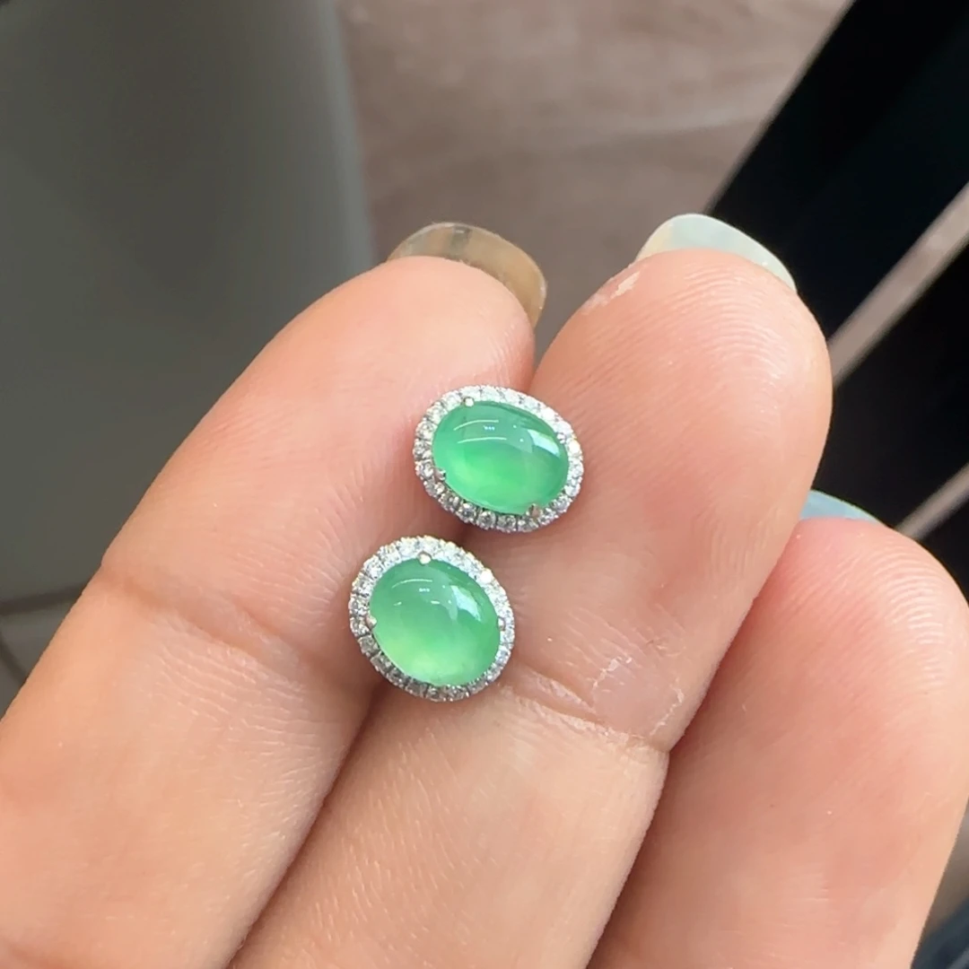 翡翠18K金镶嵌耳饰蛋面