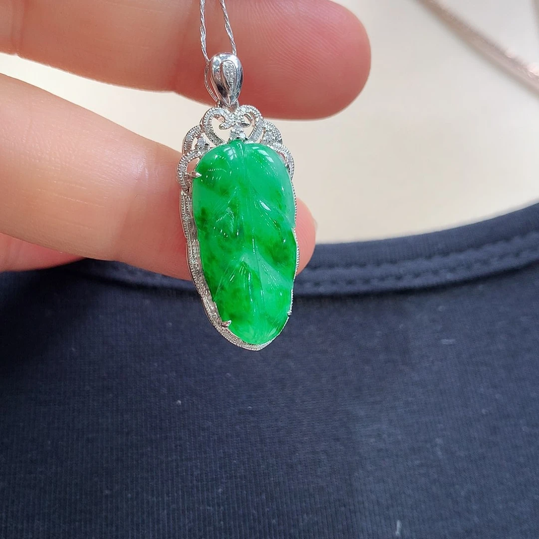 翡翠18K金镶嵌颈饰叶子