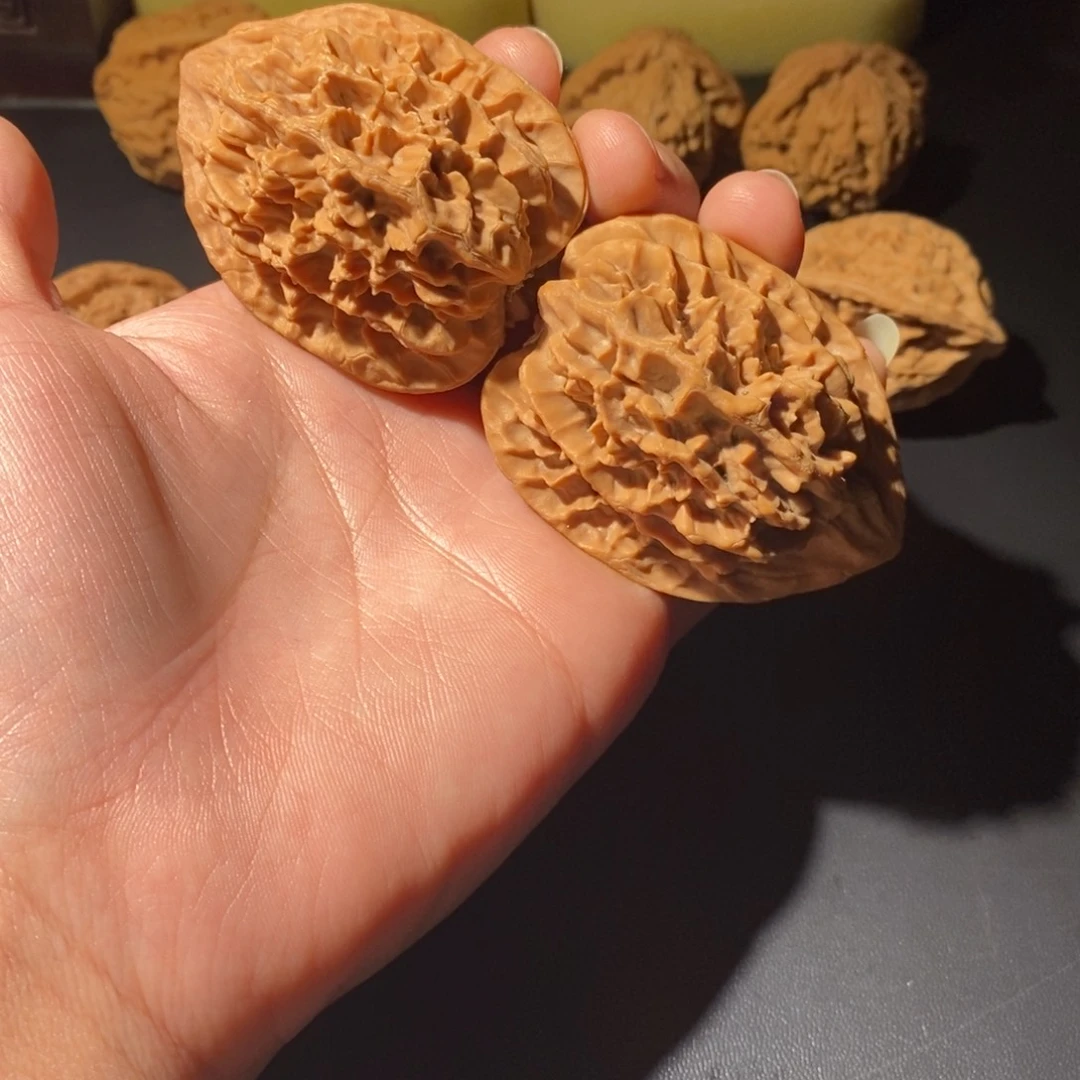 文玩核桃吊坠帝王