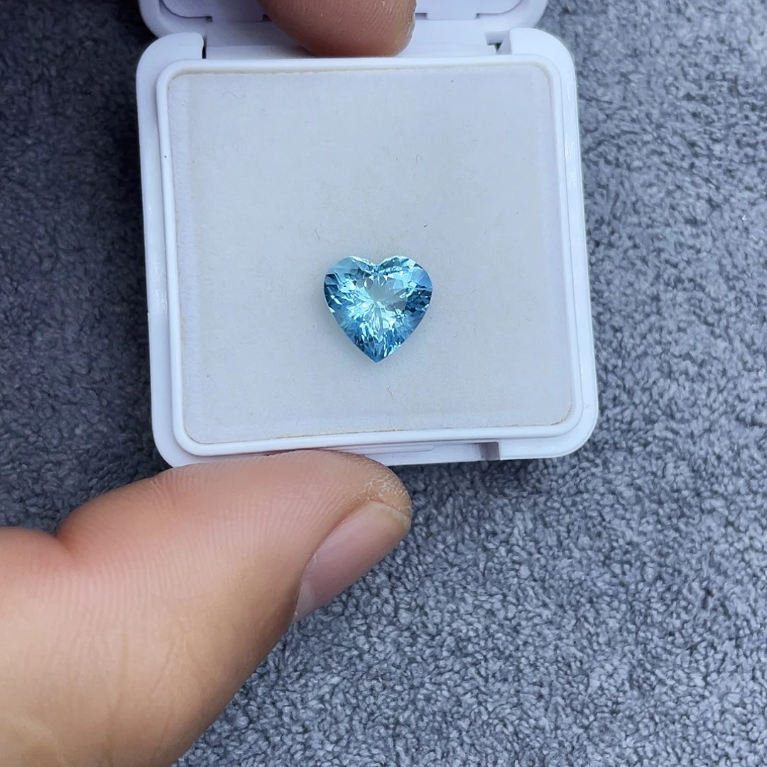 海蓝宝石裸石2.8Ct超圣