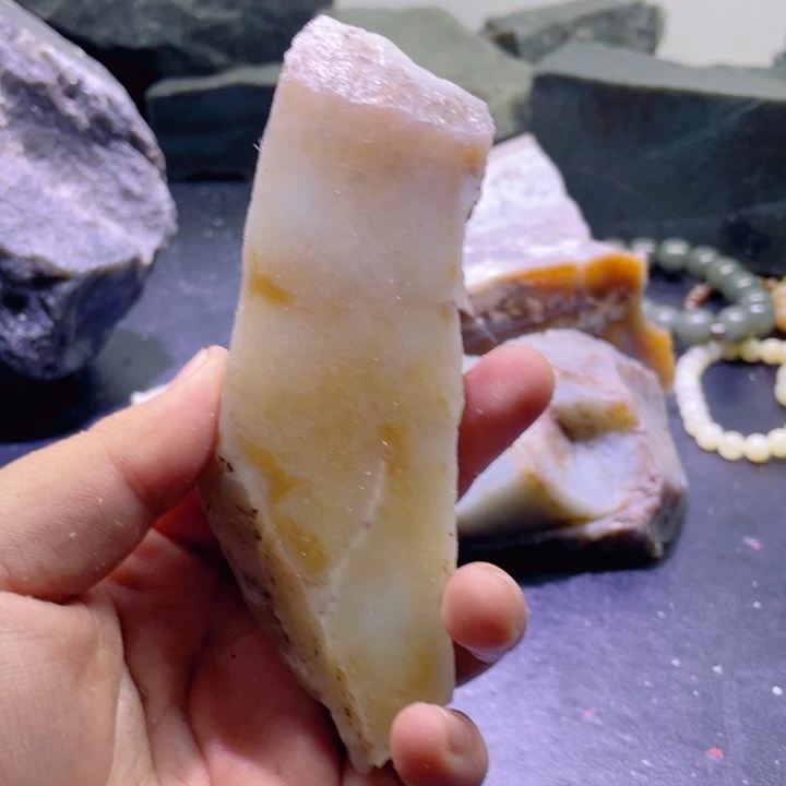 闫***和田玉未镶嵌珠宝半成品