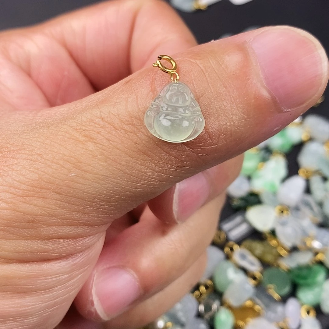 翡翠18K金镶嵌颈饰金鱼