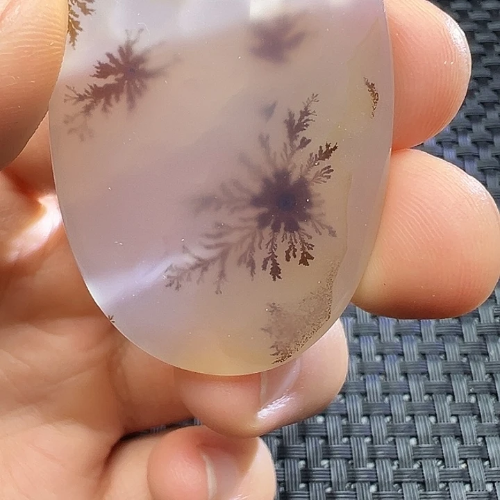 与***进玛瑙/玉髓未镶嵌颈饰
