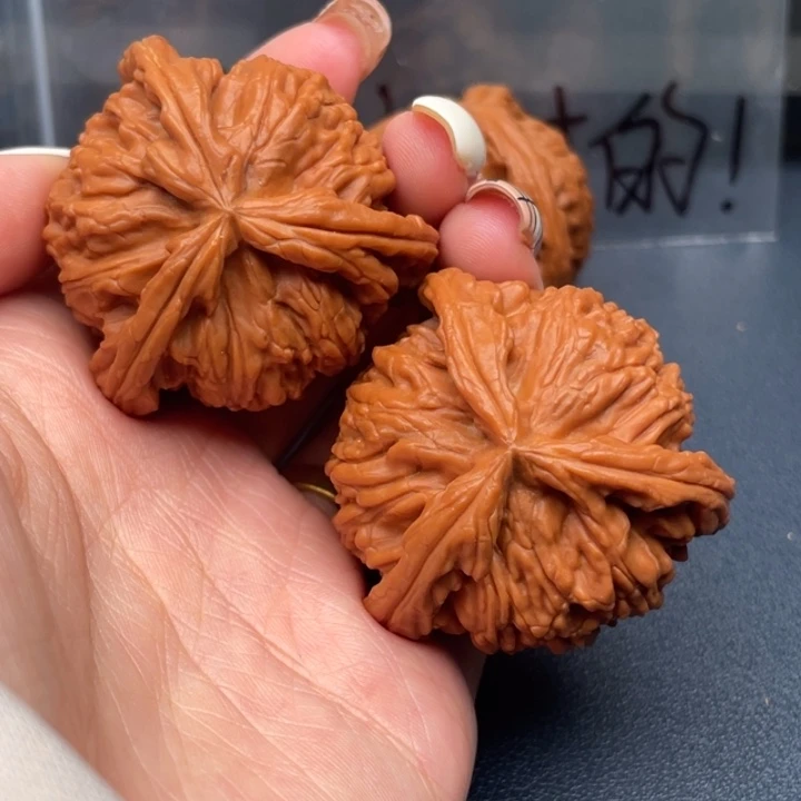 丶***y吊坠文玩核桃白狮子
