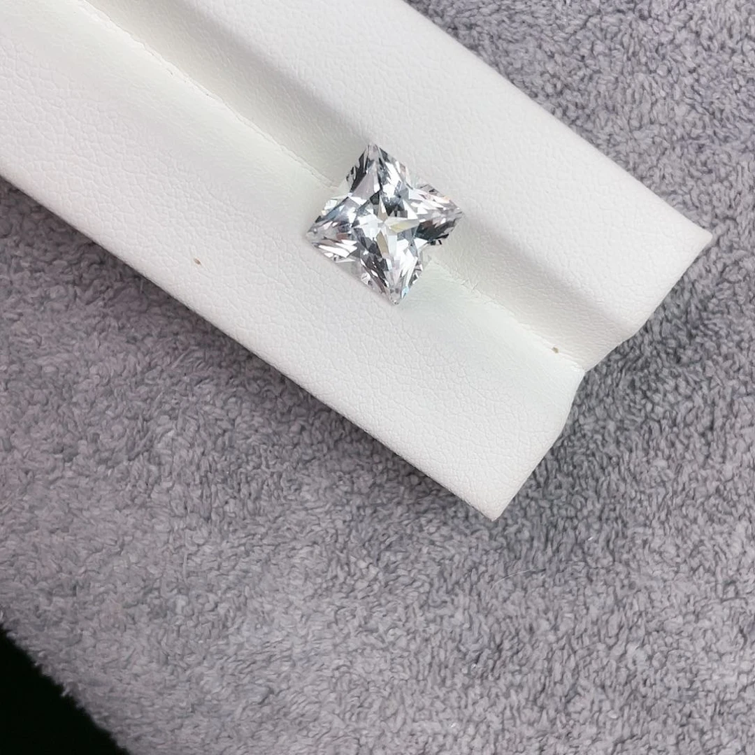 托帕石裸石未镶嵌6.5Ct。