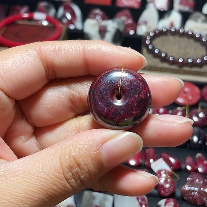 天然辰砂原矿乌砂平安扣33克