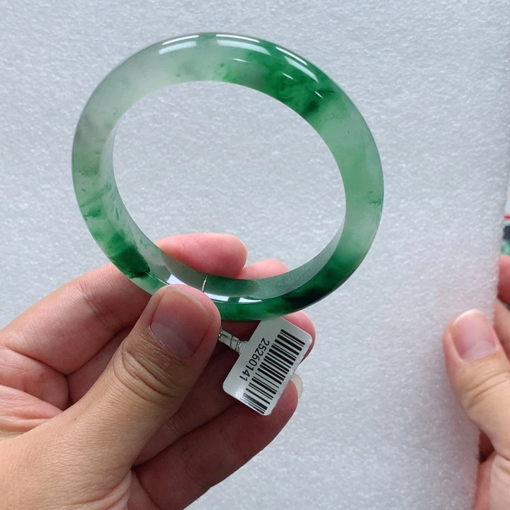 石英质玉未镶嵌手镯青青60-多人