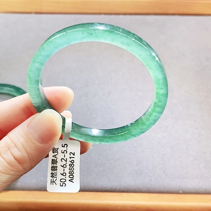 翡翠未镶嵌手镯（圆镯）