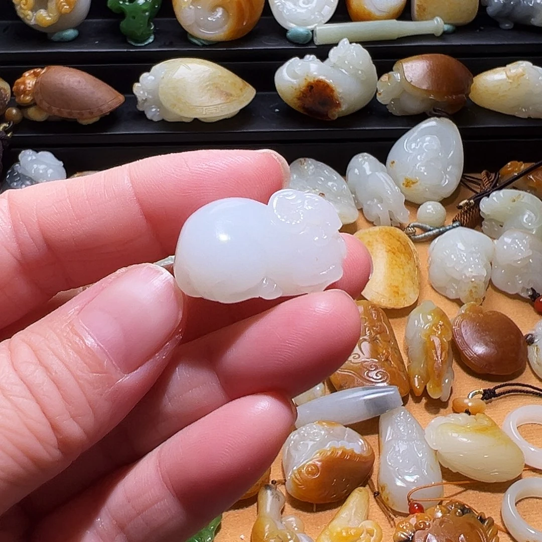 和田玉颈饰未镶嵌汇**雕