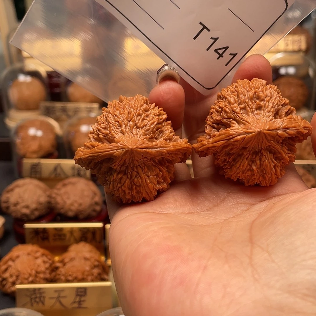 文玩核桃把件占满天星45。141