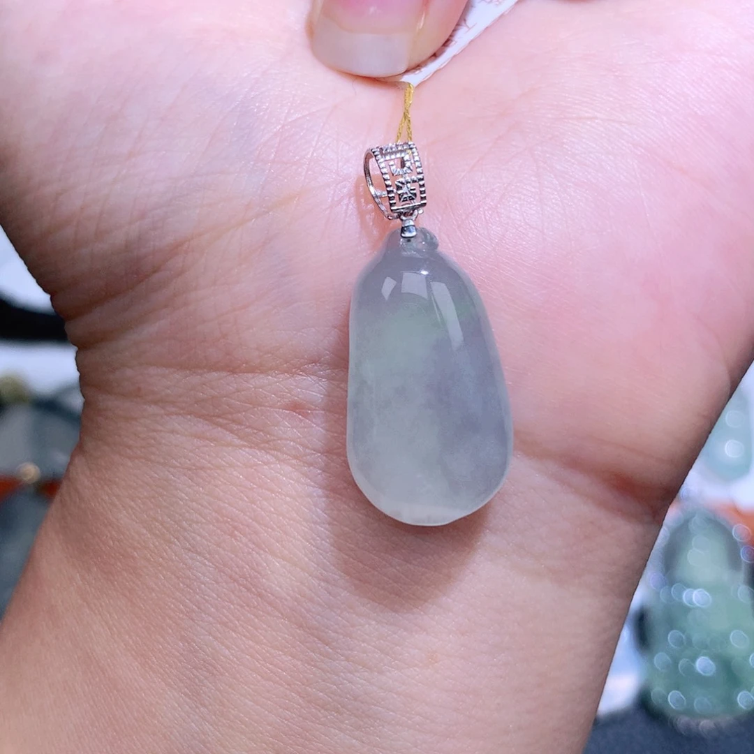 颈饰18K金镶嵌翡翠福瓜