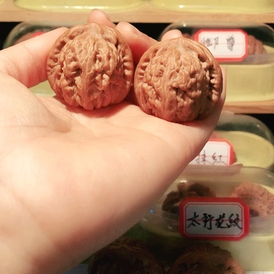 文玩核桃小红锦鲤