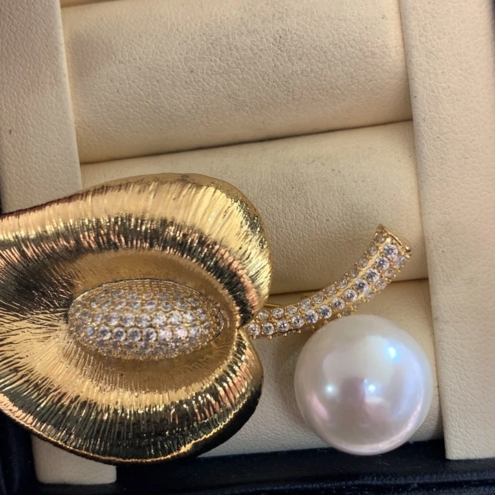 未镶嵌胸饰淡水珍珠