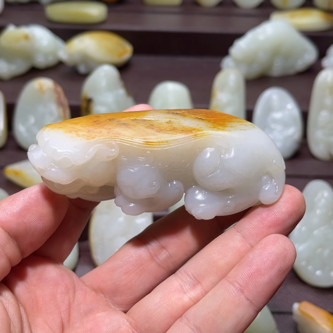 舍***得和田玉未镶嵌颈饰