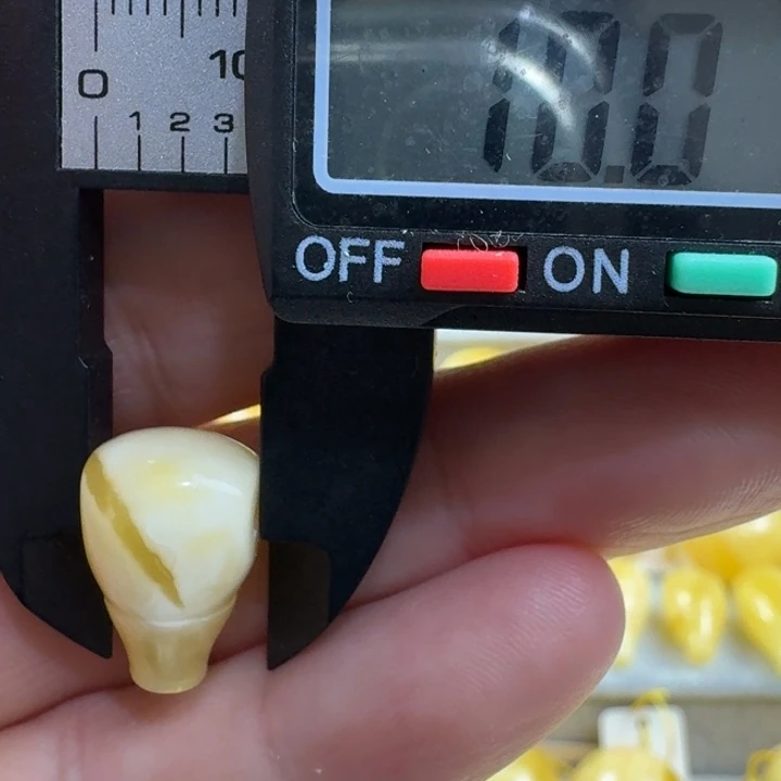 未镶嵌琥珀裸石22杂