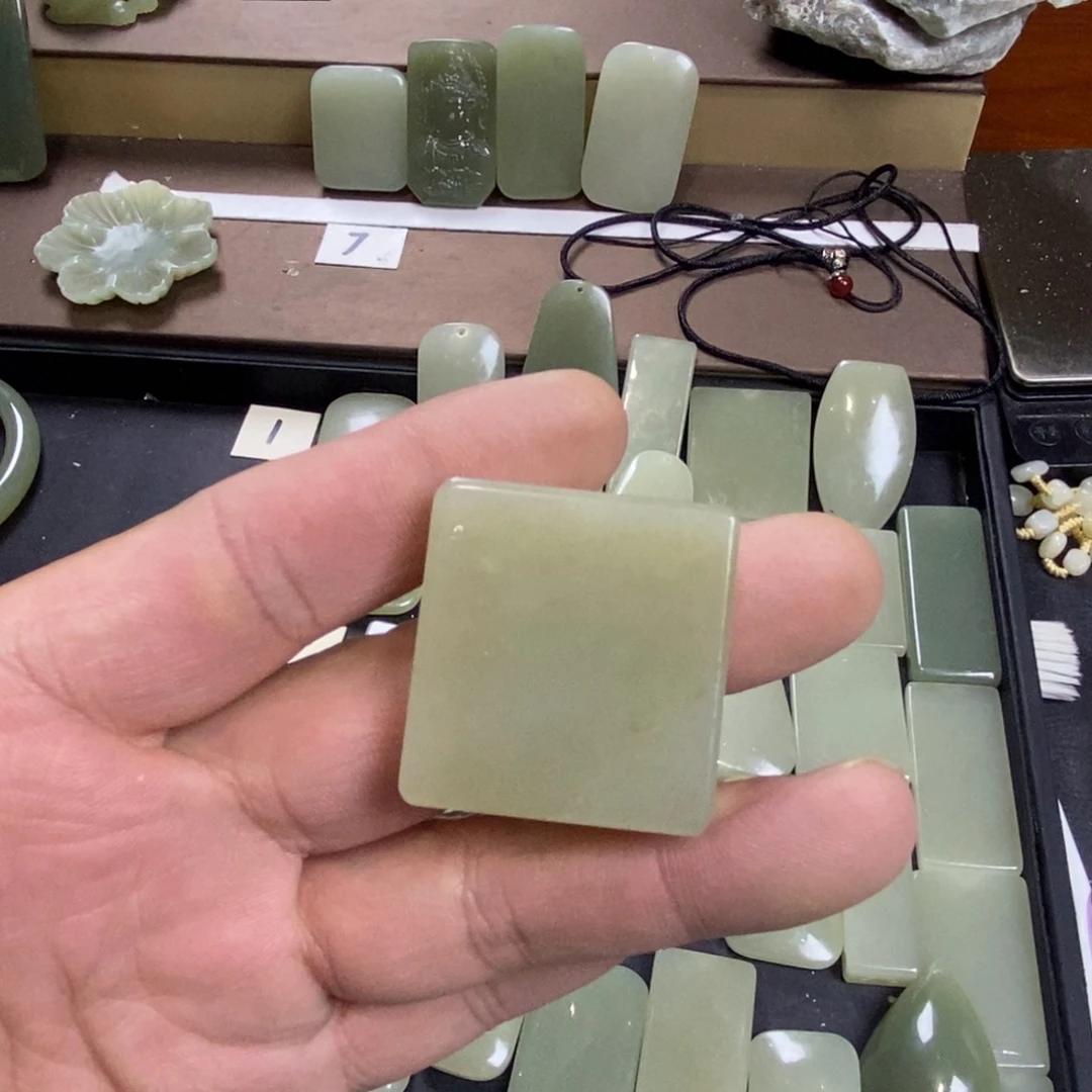 颈饰未镶嵌和田玉浩**云013