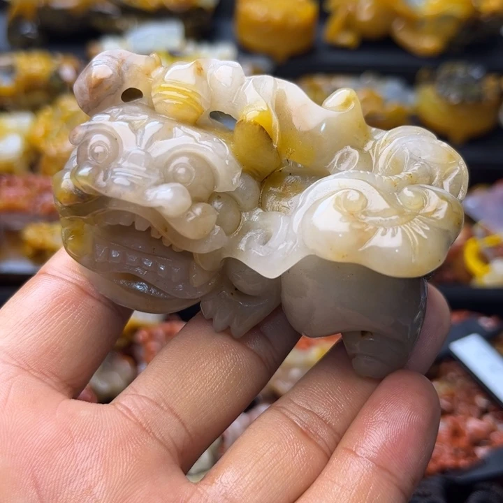 石英质玉（黄龙玉）未镶嵌颈饰