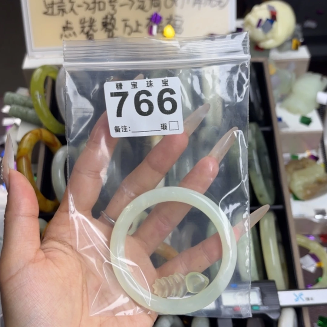 未镶嵌蛇纹石玉手镯H***_