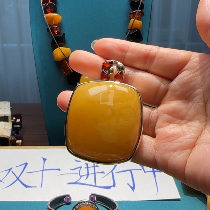琥珀未镶嵌颈饰波兰设计款琥珀蜜蜡