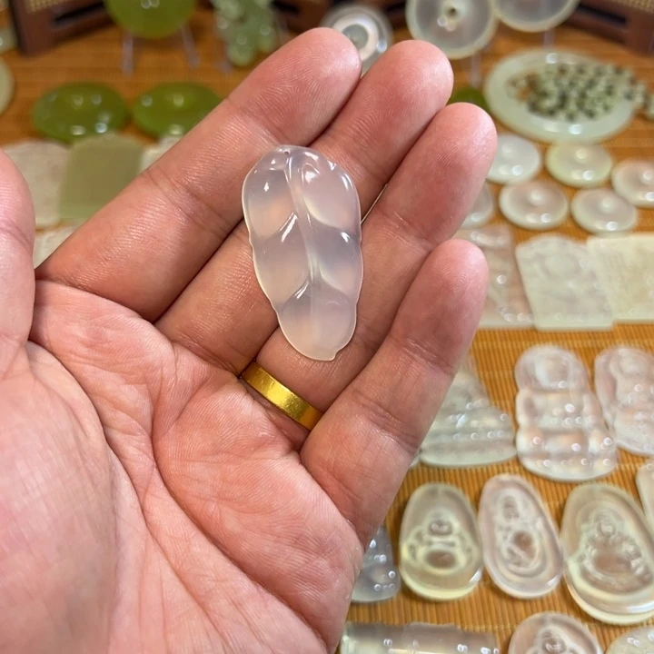 未镶嵌蛇纹石玉岫玉白冰挂件树叶
