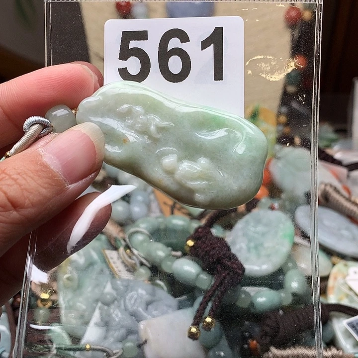 翡翠颈饰未镶嵌Y***?翡翠