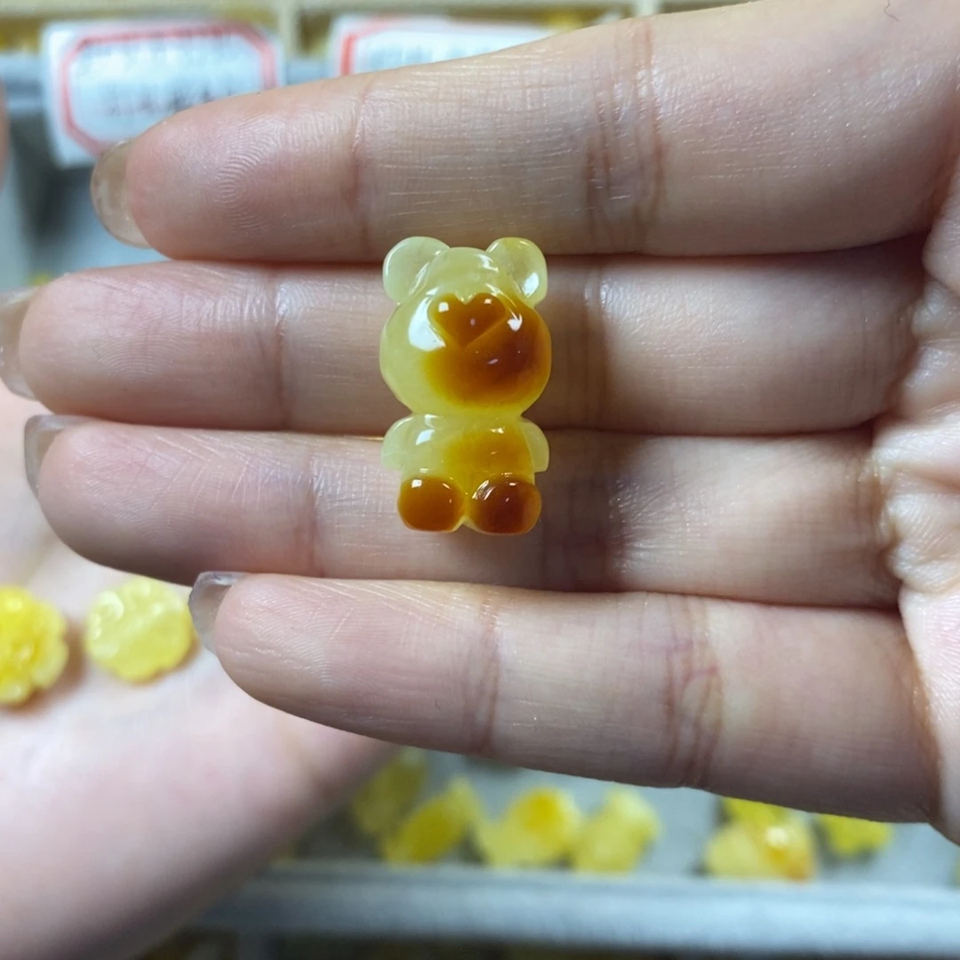 琥珀裸石未镶嵌最***言小熊