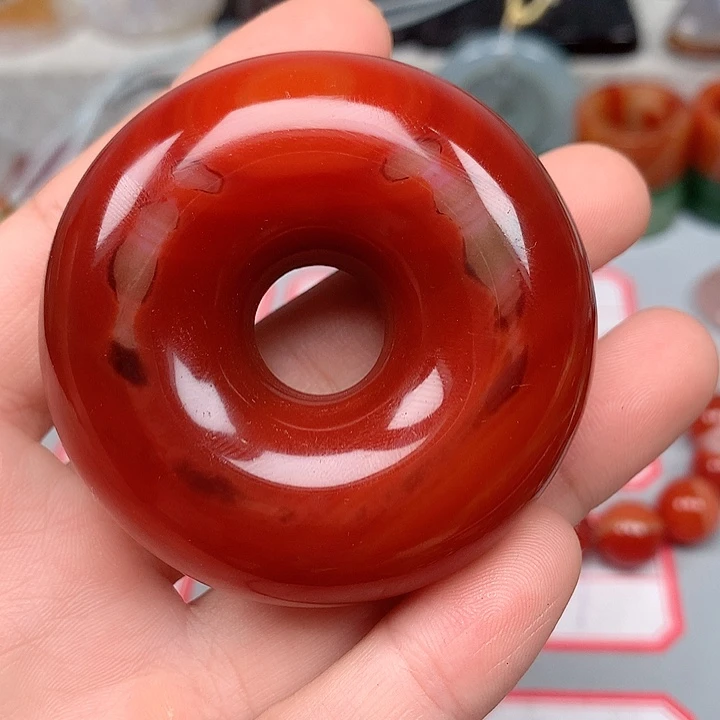 苏***酒未镶嵌颈饰玛瑙/玉髓