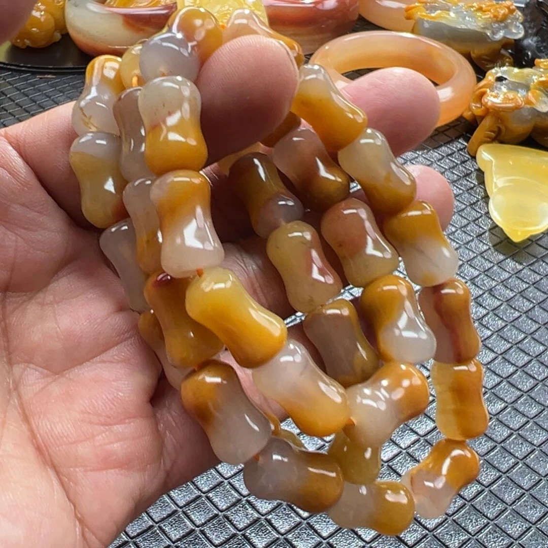 石英质玉未镶嵌颈饰