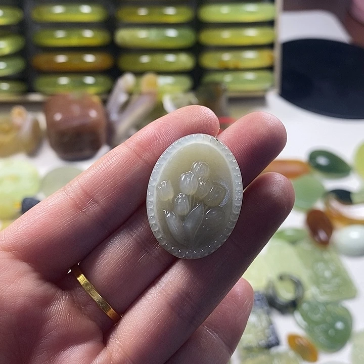 蛇纹石玉未镶嵌颈饰