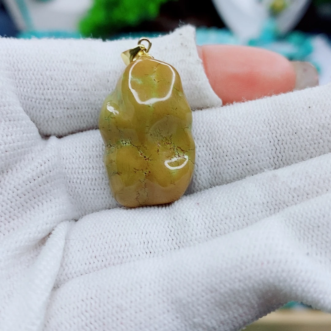 绿松石未镶嵌颈饰