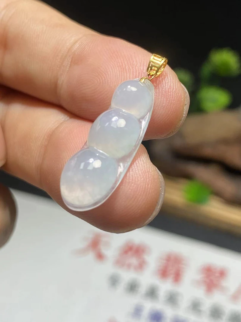 天然翡翠a货糯化起冰豆子吊坠 25.6-9.9-4.8