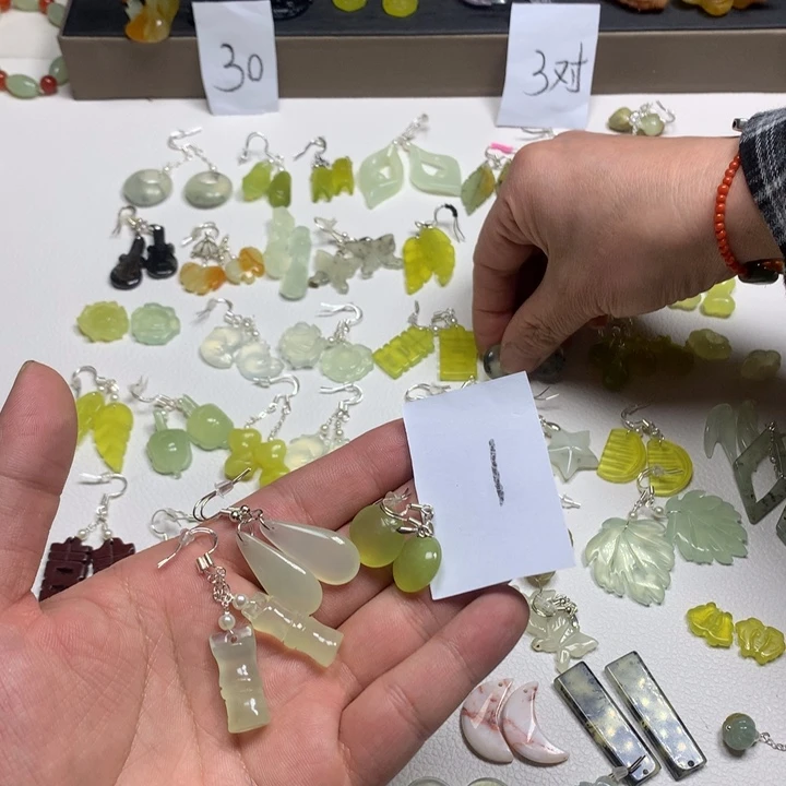 蛇纹石玉耳钉足银镀金镶嵌暖**烟