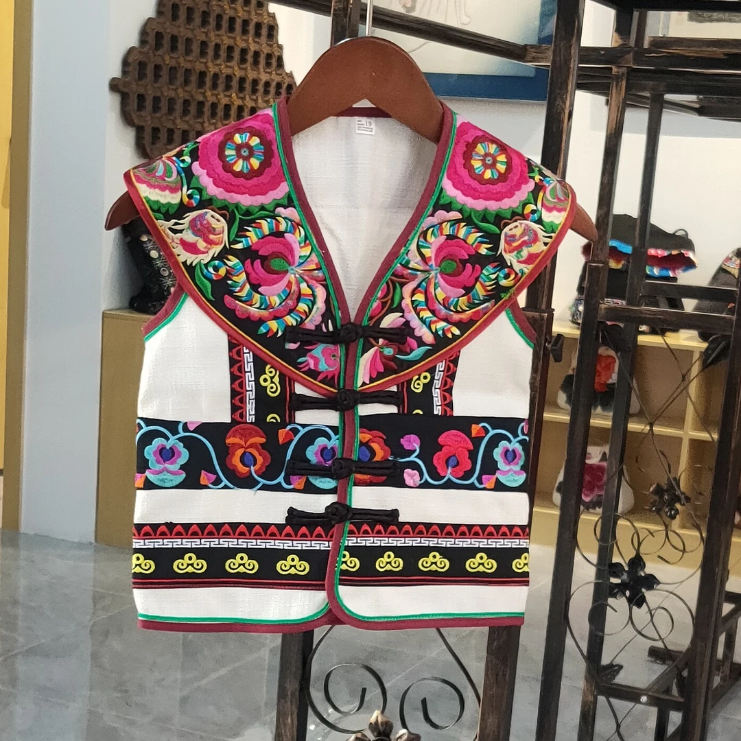 精品刺绣复古国风刺绣马甲白色系