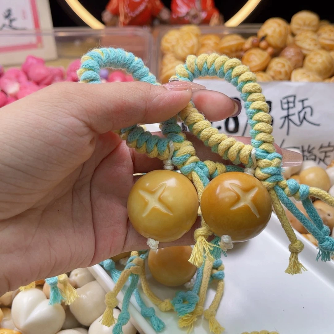 吊坠白玉菩提香菇包手把件 微微瑕