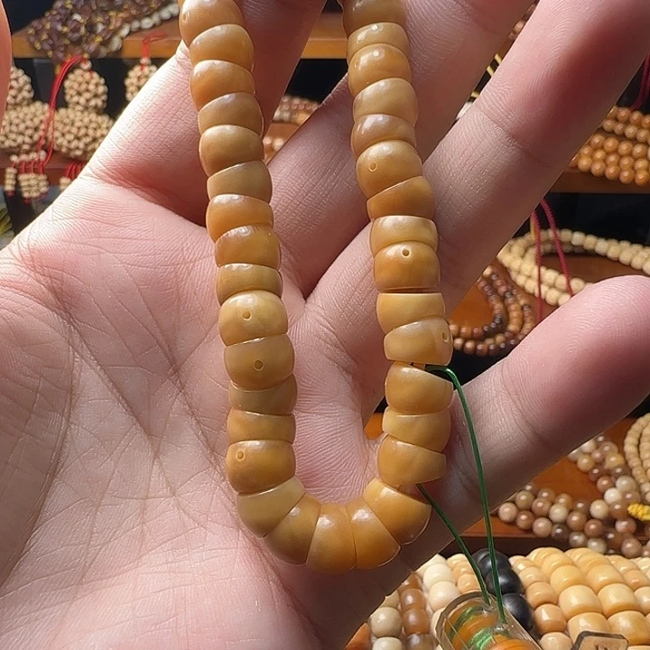 吊坠龙脊菩提带月半玉化大肠卡10