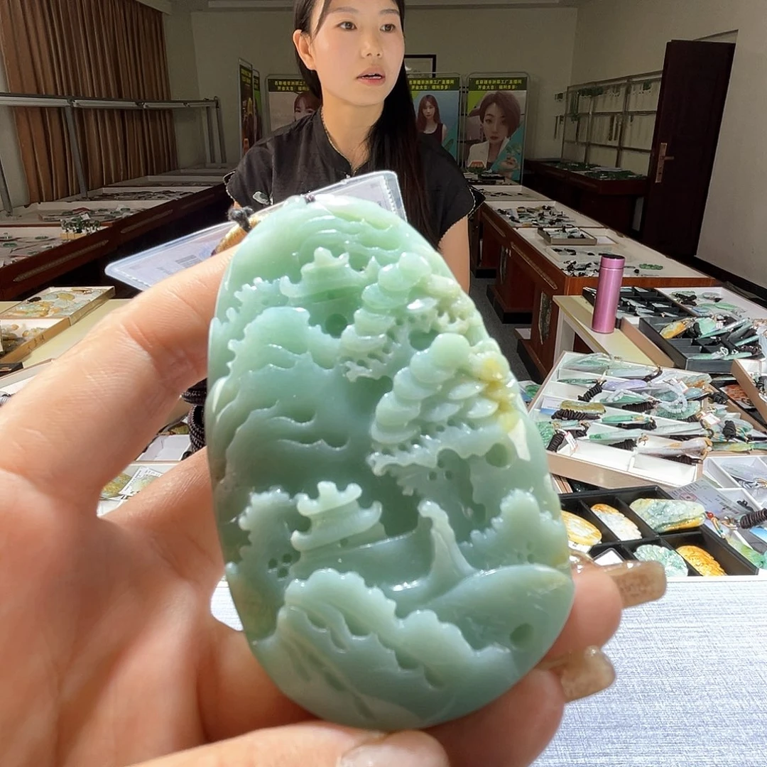 翡翠未镶嵌颈饰一