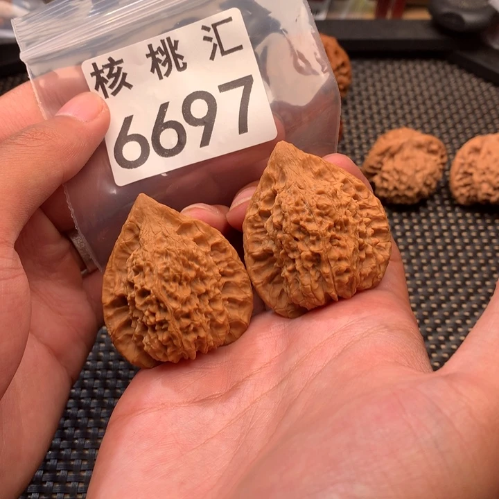 文玩核桃吊坠朱雀