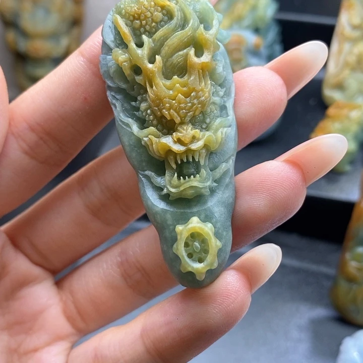 定制翡翠未镶嵌龙牌