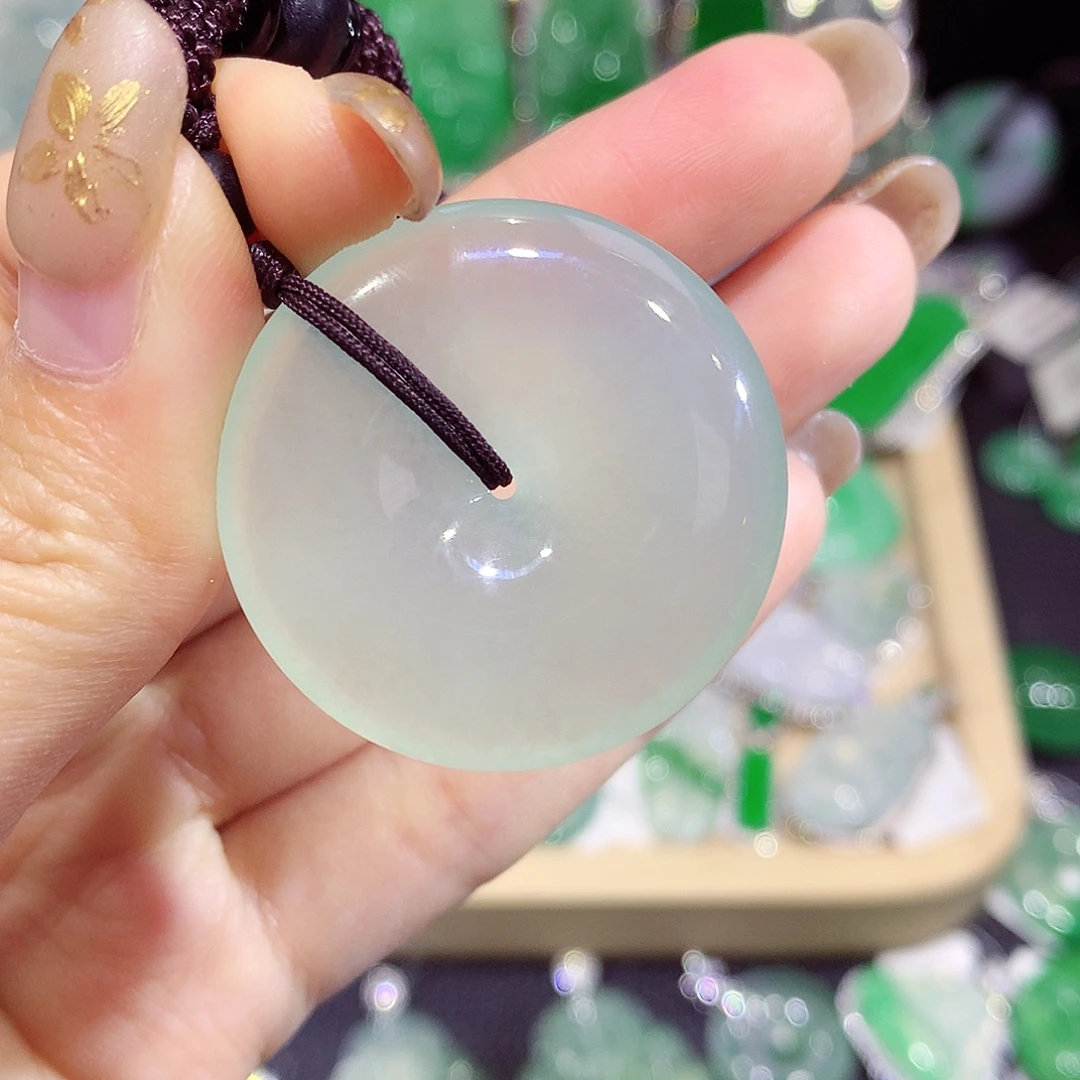 翡翠未镶嵌颈饰扣