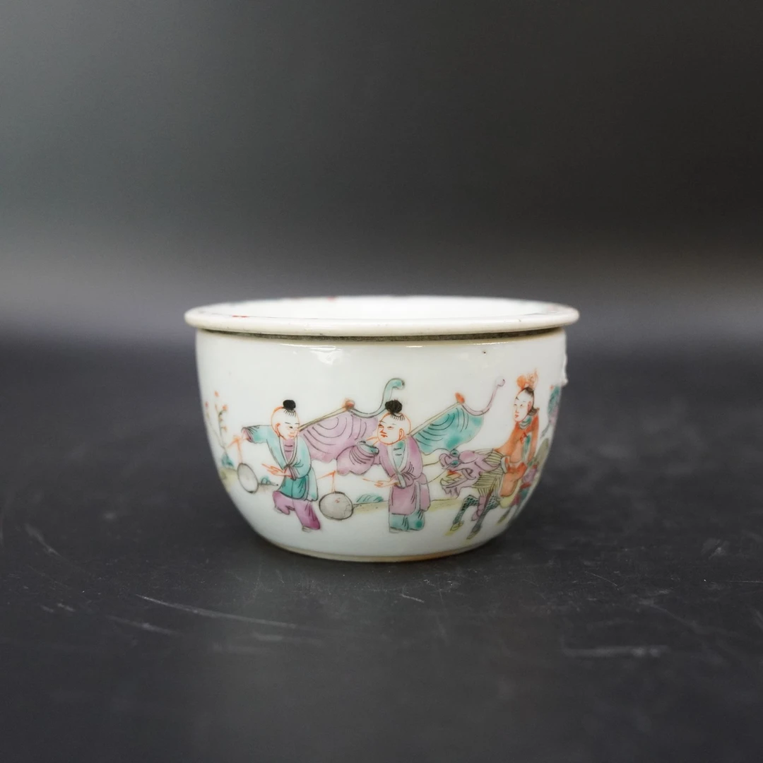 Lot.25080752清同治粉彩人物故事蛐蛐罐 直径：约8.9cm