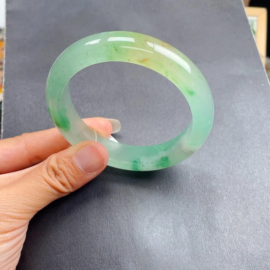 石英质玉（非洲翠）手镯未镶嵌