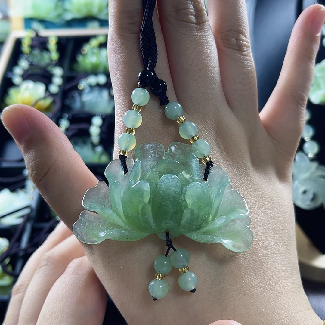 蛇纹石玉颈饰合金