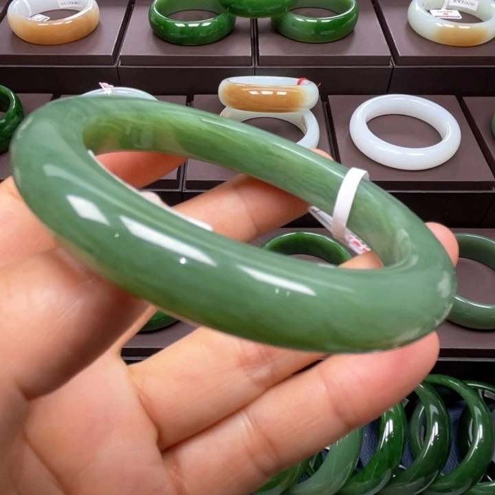 和田玉未镶嵌手镯